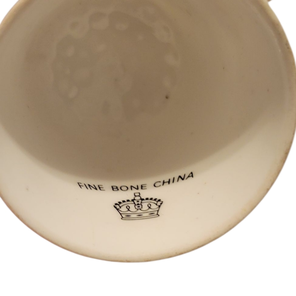 Hedgehog Mushroom Porcelain Thimble - Picture 6 of 6